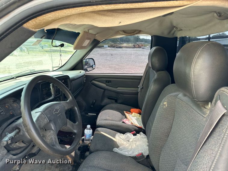 image for item LG9268 2005 Chevrolet Silverado 1500  pickup truck