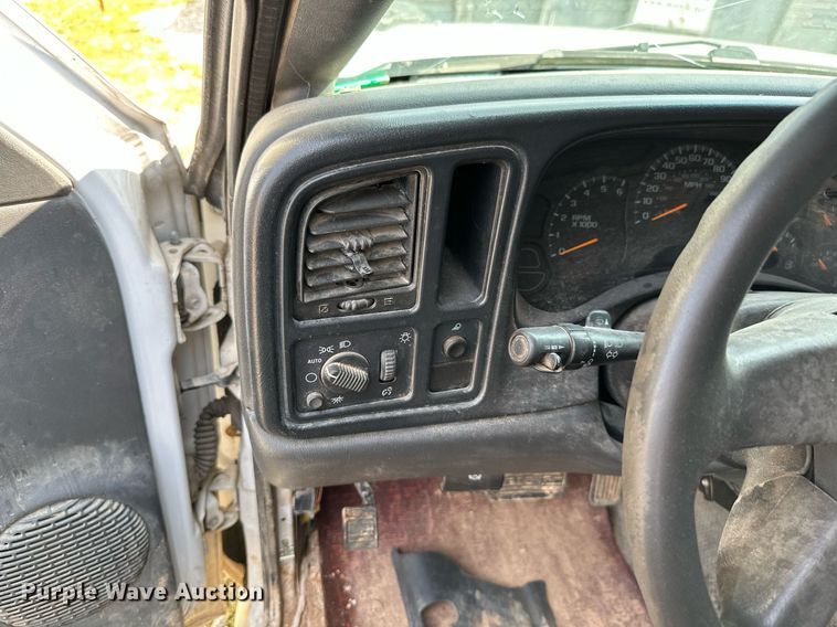 image for item LG9268 2005 Chevrolet Silverado 1500  pickup truck