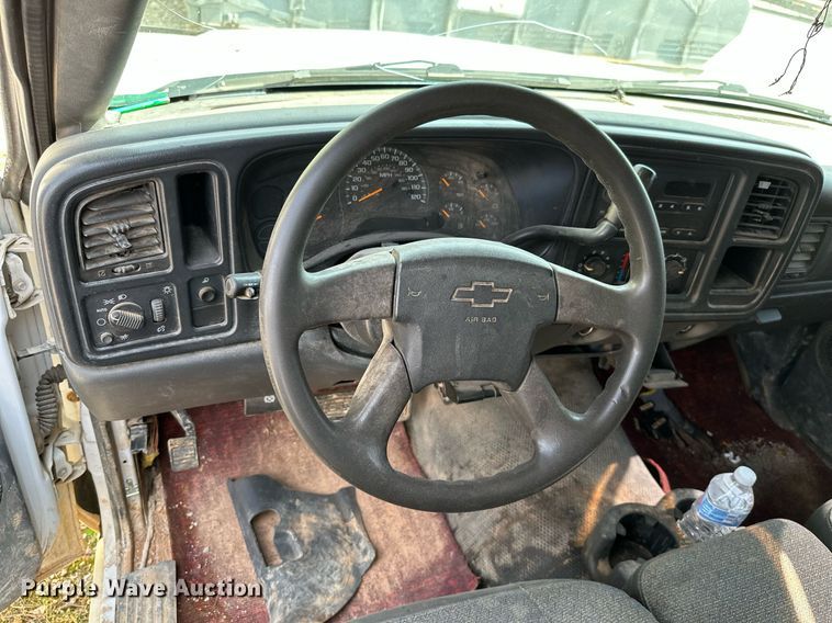 image for item LG9268 2005 Chevrolet Silverado 1500  pickup truck