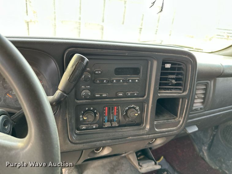 image for item LG9268 2005 Chevrolet Silverado 1500  pickup truck