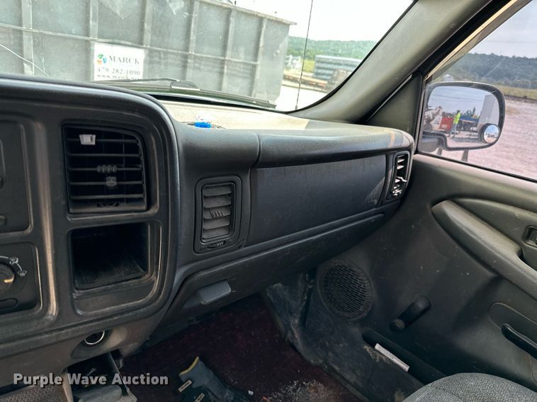 image for item LG9268 2005 Chevrolet Silverado 1500  pickup truck