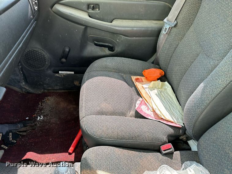 image for item LG9268 2005 Chevrolet Silverado 1500  pickup truck