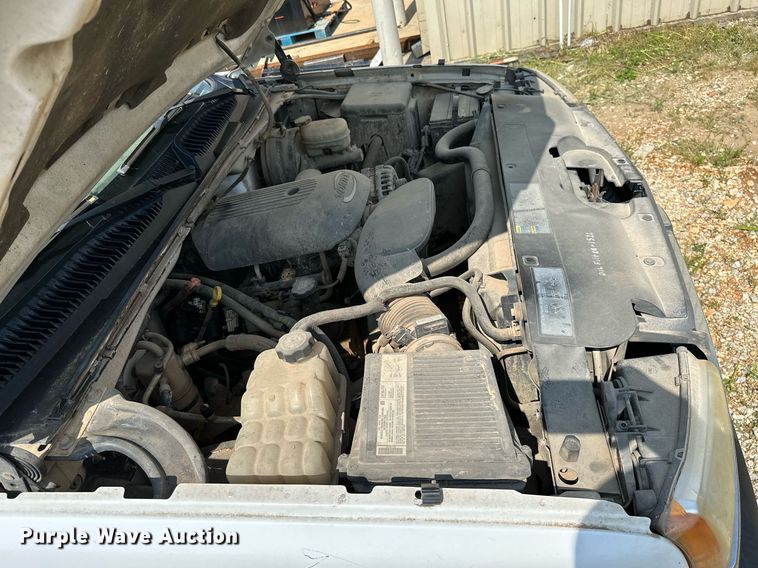 image for item LG9268 2005 Chevrolet Silverado 1500  pickup truck