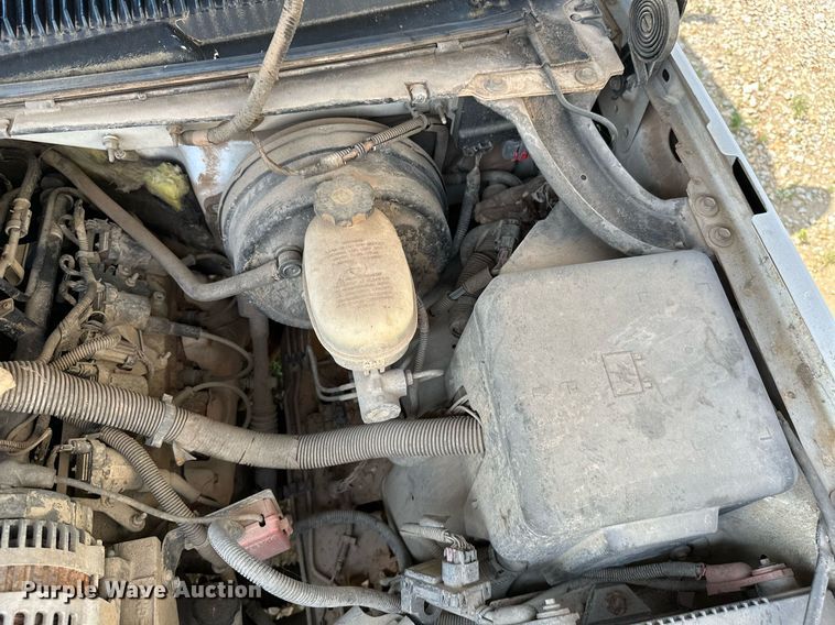 image for item LG9268 2005 Chevrolet Silverado 1500  pickup truck