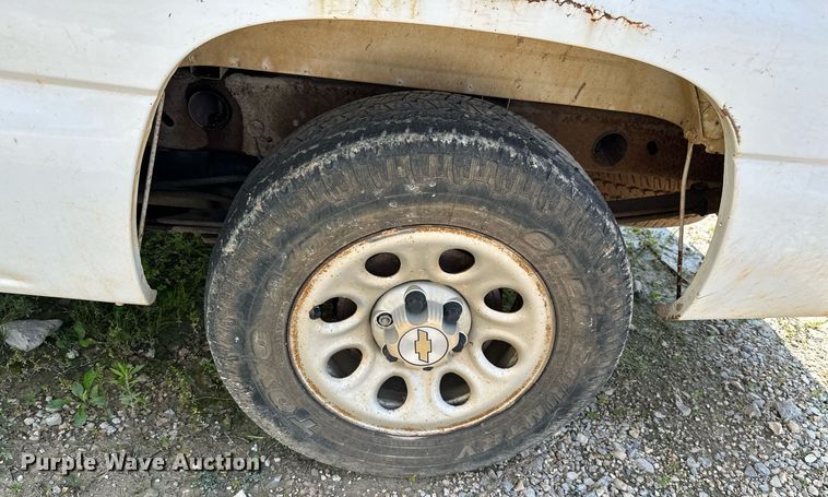 image for item LG9268 2005 Chevrolet Silverado 1500  pickup truck
