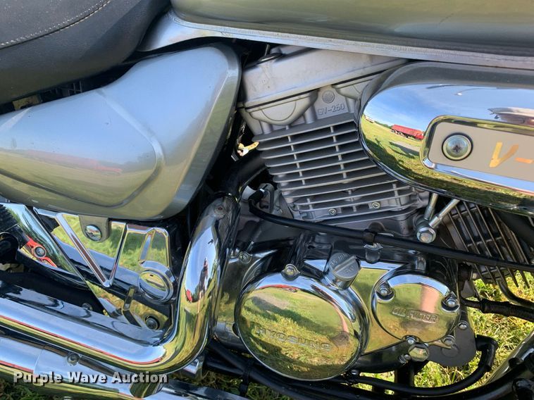 image for item LH9631 2009 Hyosung GV250  motorcycle