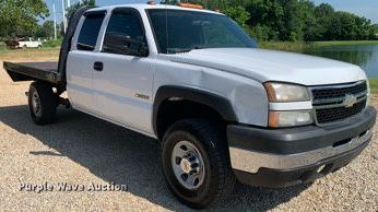 image for item LH9733 2006 Chevrolet Silverado 3500  Ext. Cab flatbed pickup truck