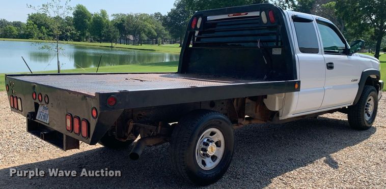 image for item LH9733 2006 Chevrolet Silverado 3500  Ext. Cab flatbed pickup truck