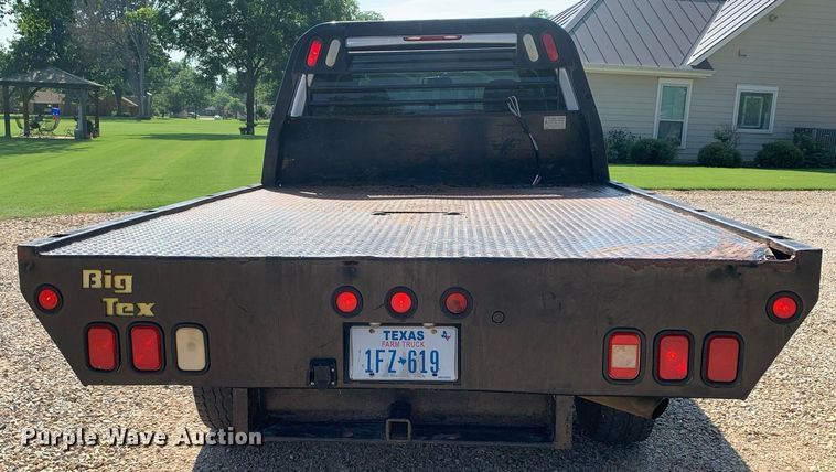 image for item LH9733 2006 Chevrolet Silverado 3500  Ext. Cab flatbed pickup truck