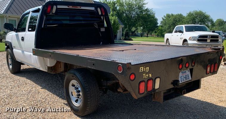 image for item LH9733 2006 Chevrolet Silverado 3500  Ext. Cab flatbed pickup truck