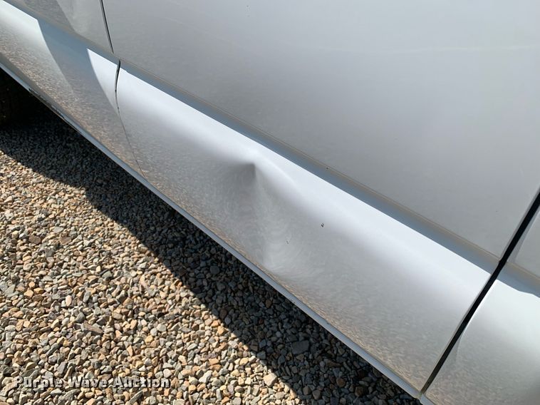 image for item LH9733 2006 Chevrolet Silverado 3500  Ext. Cab flatbed pickup truck