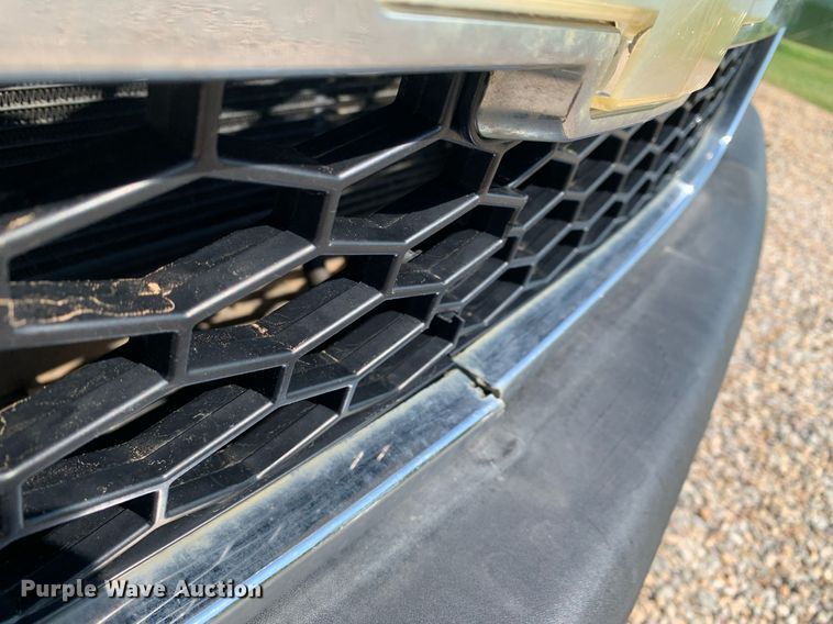 image for item LH9733 2006 Chevrolet Silverado 3500  Ext. Cab flatbed pickup truck