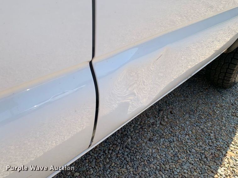 image for item LH9733 2006 Chevrolet Silverado 3500  Ext. Cab flatbed pickup truck