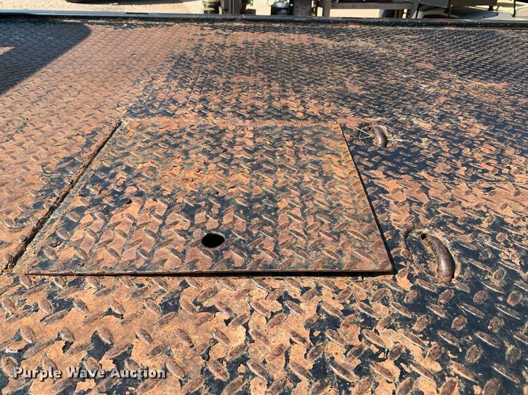 image for item LH9733 2006 Chevrolet Silverado 3500  Ext. Cab flatbed pickup truck