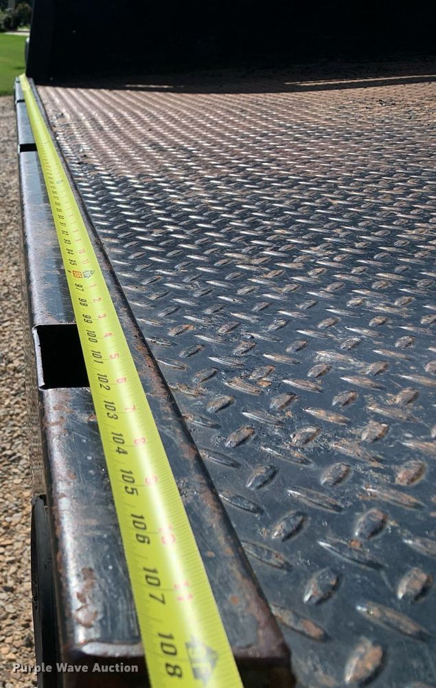 image for item LH9733 2006 Chevrolet Silverado 3500  Ext. Cab flatbed pickup truck