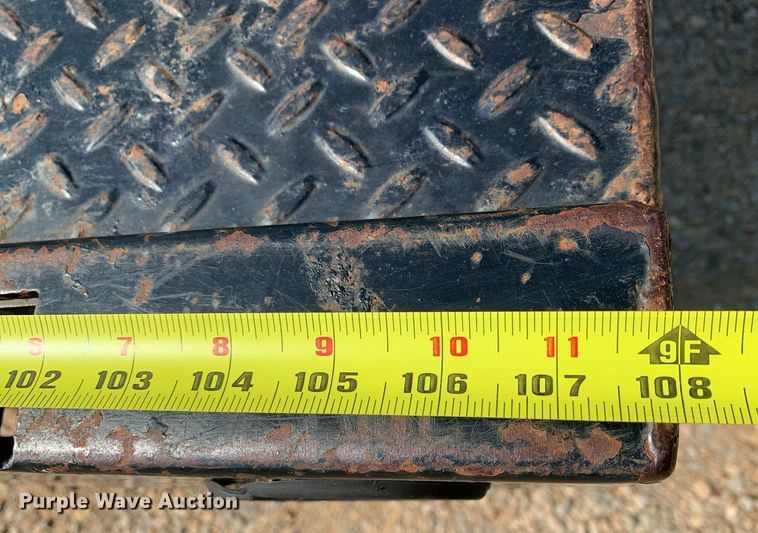 image for item LH9733 2006 Chevrolet Silverado 3500  Ext. Cab flatbed pickup truck