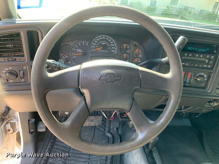 image for item LH9733 2006 Chevrolet Silverado 3500  Ext. Cab flatbed pickup truck