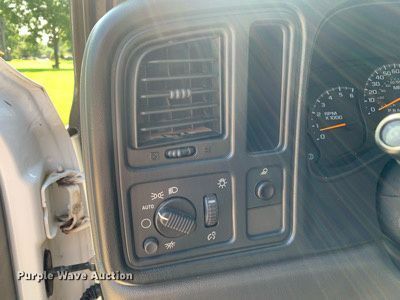 image for item LH9733 2006 Chevrolet Silverado 3500  Ext. Cab flatbed pickup truck