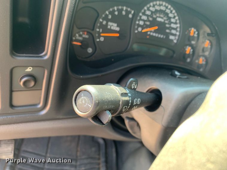 image for item LH9733 2006 Chevrolet Silverado 3500  Ext. Cab flatbed pickup truck