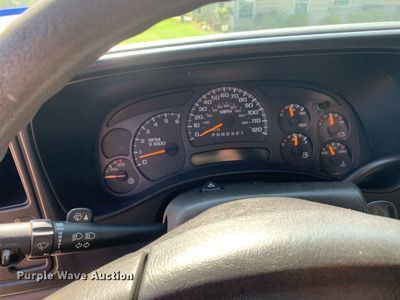 image for item LH9733 2006 Chevrolet Silverado 3500  Ext. Cab flatbed pickup truck