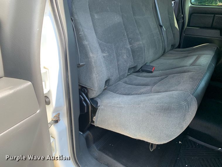 image for item LH9733 2006 Chevrolet Silverado 3500  Ext. Cab flatbed pickup truck