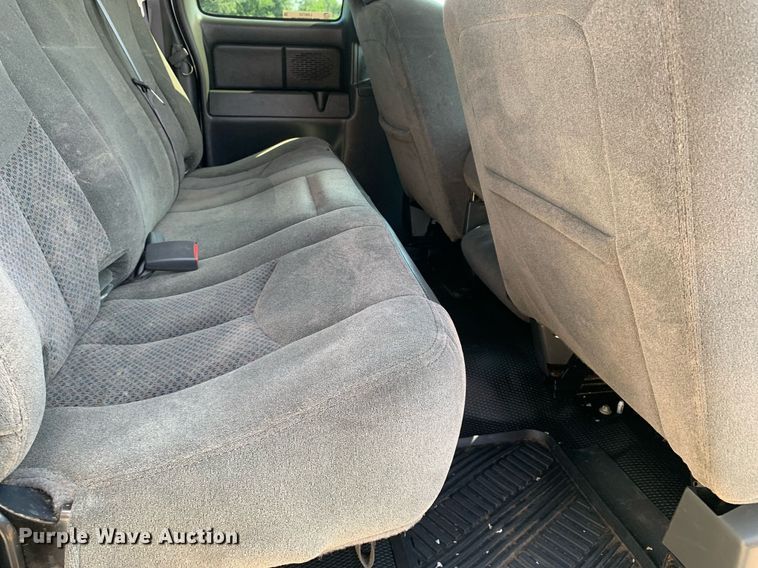 image for item LH9733 2006 Chevrolet Silverado 3500  Ext. Cab flatbed pickup truck