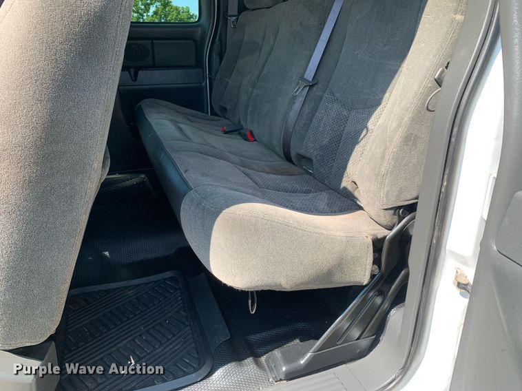 image for item LH9733 2006 Chevrolet Silverado 3500  Ext. Cab flatbed pickup truck