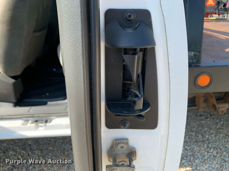 image for item LH9733 2006 Chevrolet Silverado 3500  Ext. Cab flatbed pickup truck