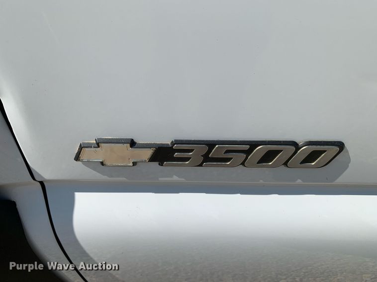 image for item LH9733 2006 Chevrolet Silverado 3500  Ext. Cab flatbed pickup truck