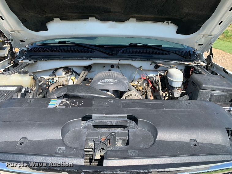 image for item LH9733 2006 Chevrolet Silverado 3500  Ext. Cab flatbed pickup truck