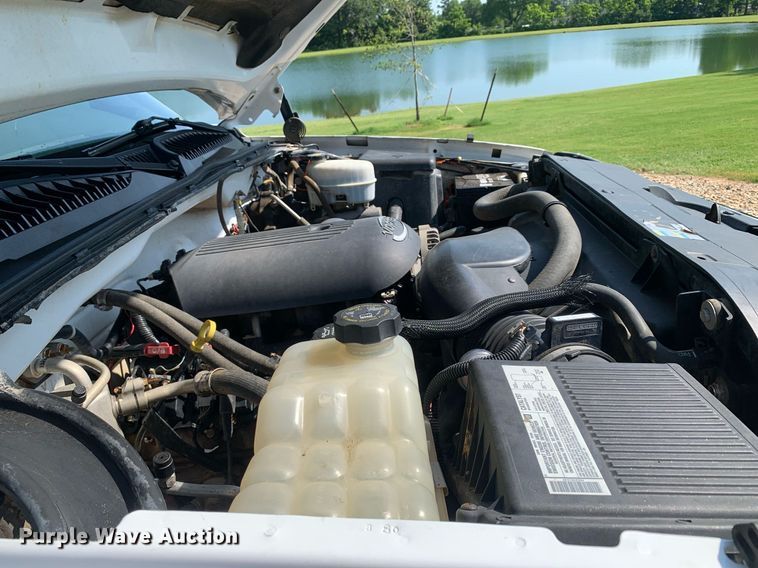 image for item LH9733 2006 Chevrolet Silverado 3500  Ext. Cab flatbed pickup truck