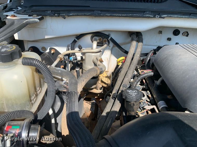 image for item LH9733 2006 Chevrolet Silverado 3500  Ext. Cab flatbed pickup truck