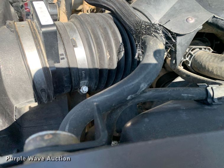 image for item LH9733 2006 Chevrolet Silverado 3500  Ext. Cab flatbed pickup truck