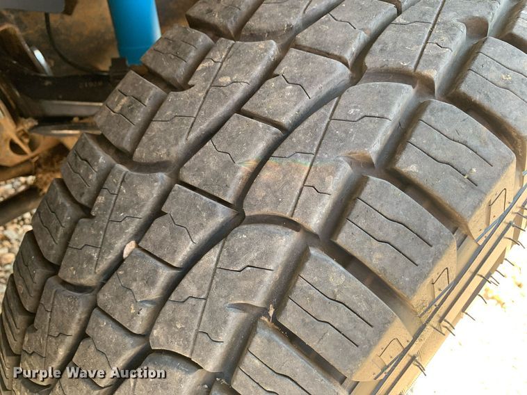 image for item LH9733 2006 Chevrolet Silverado 3500  Ext. Cab flatbed pickup truck