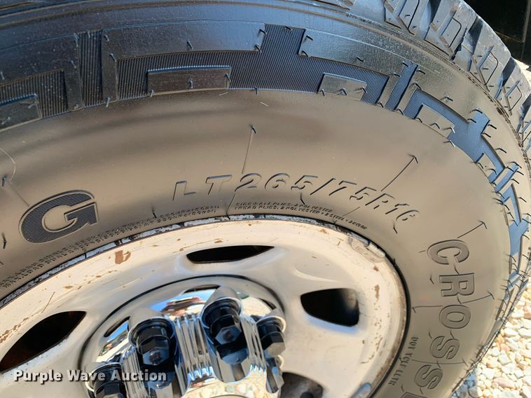 image for item LH9733 2006 Chevrolet Silverado 3500  Ext. Cab flatbed pickup truck