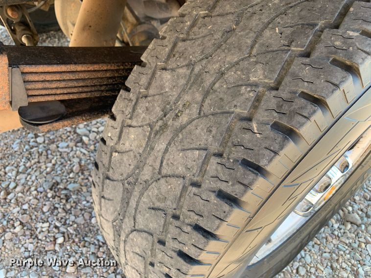 image for item LH9733 2006 Chevrolet Silverado 3500  Ext. Cab flatbed pickup truck