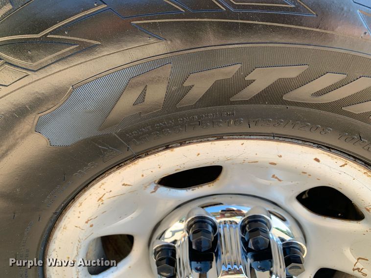 image for item LH9733 2006 Chevrolet Silverado 3500  Ext. Cab flatbed pickup truck