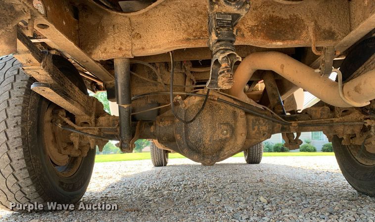 image for item LH9733 2006 Chevrolet Silverado 3500  Ext. Cab flatbed pickup truck