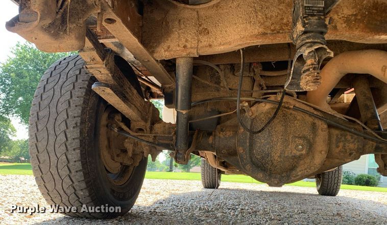 image for item LH9733 2006 Chevrolet Silverado 3500  Ext. Cab flatbed pickup truck