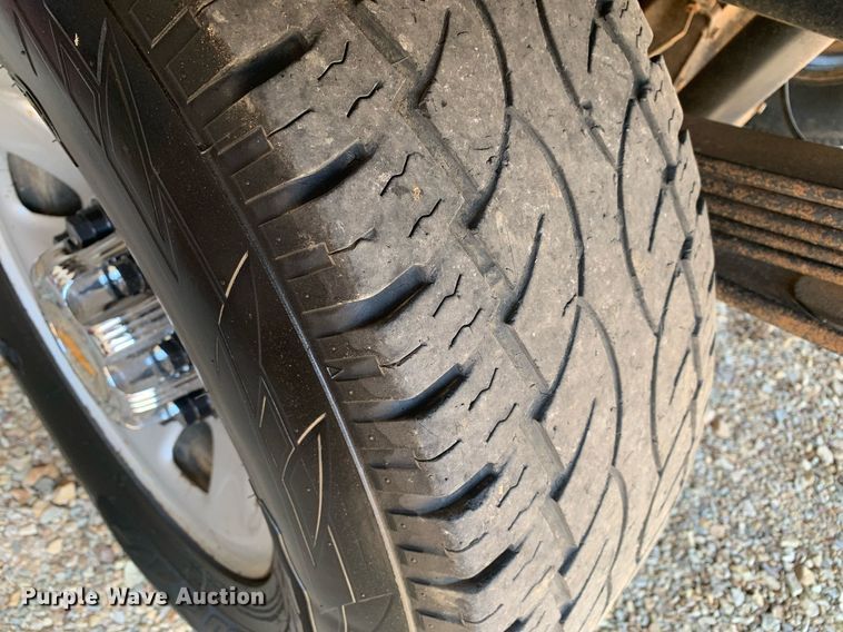 image for item LH9733 2006 Chevrolet Silverado 3500  Ext. Cab flatbed pickup truck