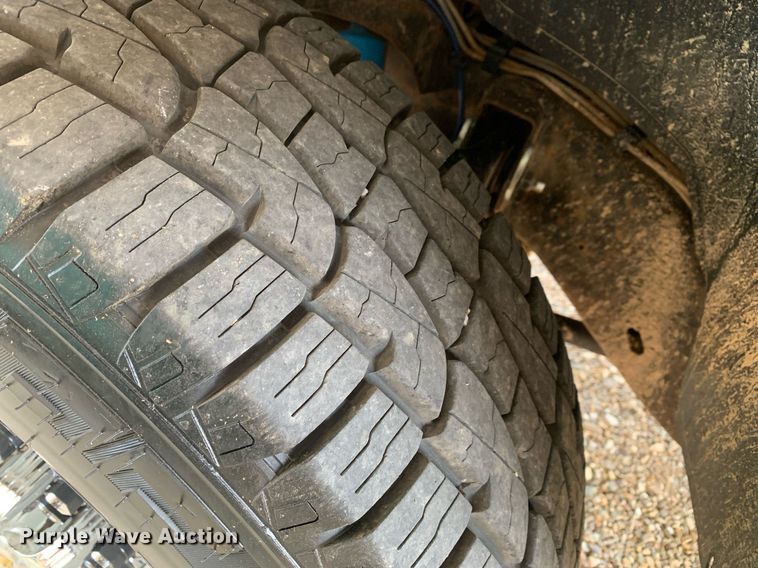 image for item LH9733 2006 Chevrolet Silverado 3500  Ext. Cab flatbed pickup truck