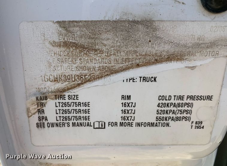 image for item LH9733 2006 Chevrolet Silverado 3500  Ext. Cab flatbed pickup truck