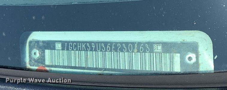 image for item LH9733 2006 Chevrolet Silverado 3500  Ext. Cab flatbed pickup truck