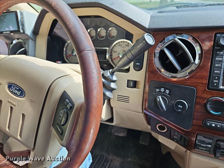 image for item LL9265 2008 Ford F350 Super Duty King Ranch  Crew Cab pickup truck