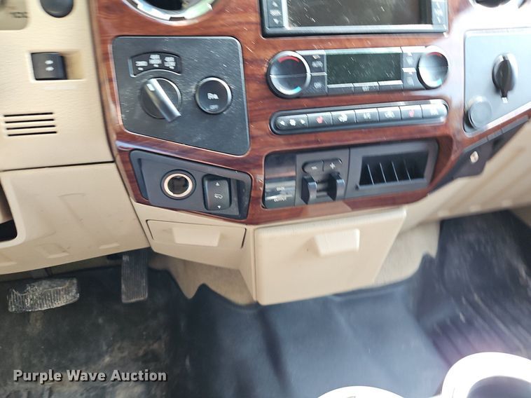 image for item LL9265 2008 Ford F350 Super Duty King Ranch  Crew Cab pickup truck