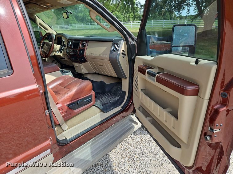 image for item LL9265 2008 Ford F350 Super Duty King Ranch  Crew Cab pickup truck