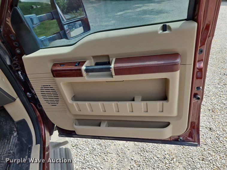 image for item LL9265 2008 Ford F350 Super Duty King Ranch  Crew Cab pickup truck