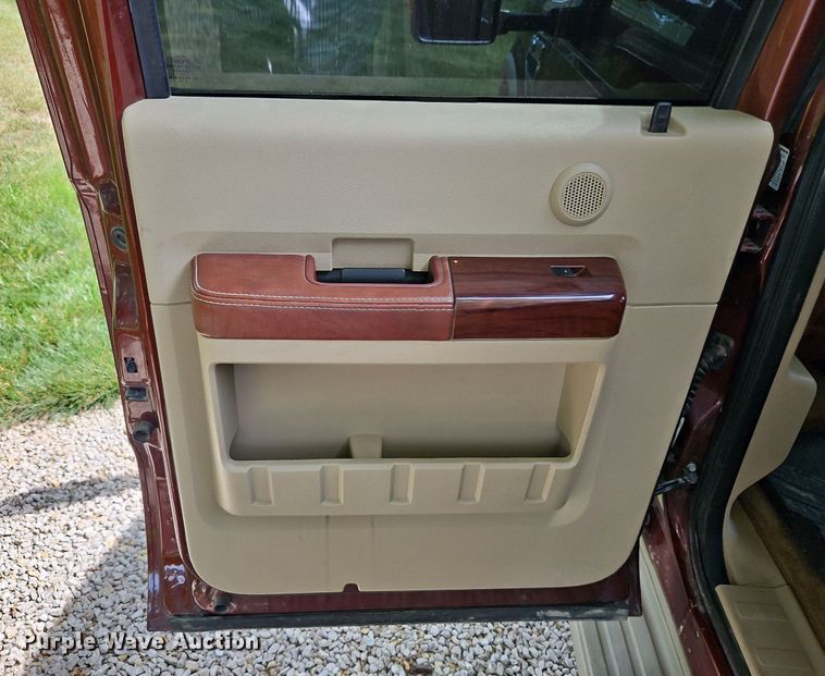 image for item LL9265 2008 Ford F350 Super Duty King Ranch  Crew Cab pickup truck