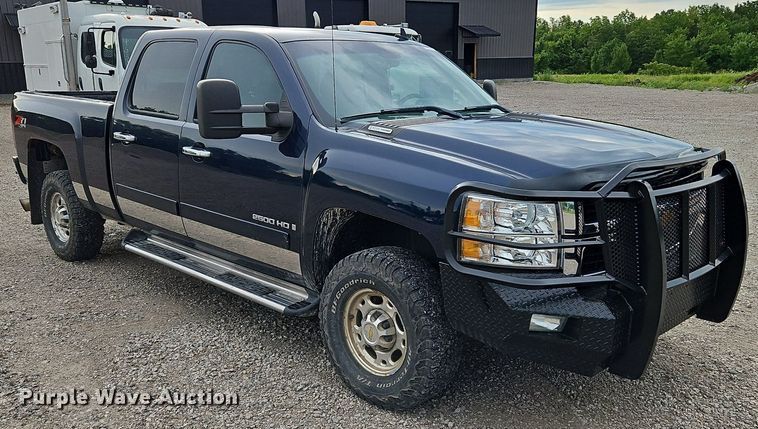 image for item LM9051 2008  Chevrolet Silverado 2500HD  Crew Cab pickup truck