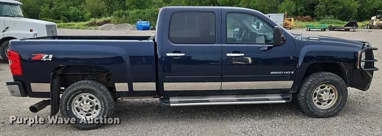image for item LM9051 2008  Chevrolet Silverado 2500HD  Crew Cab pickup truck